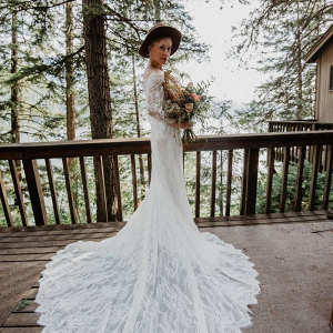 Scallop lace wedding dress