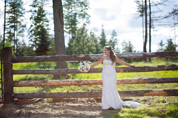 This Brides True Country Style Came Through in Her Wedding!