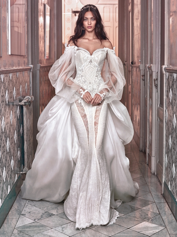 Sweetheart neckline wedding dress on Belle the Magazine