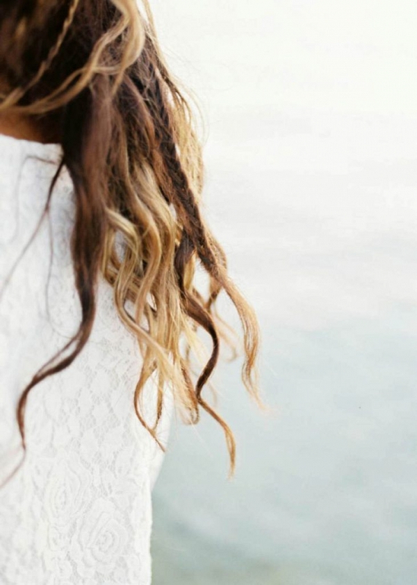 Loose beach curls for this Ibiza Bohemian Bridal look 