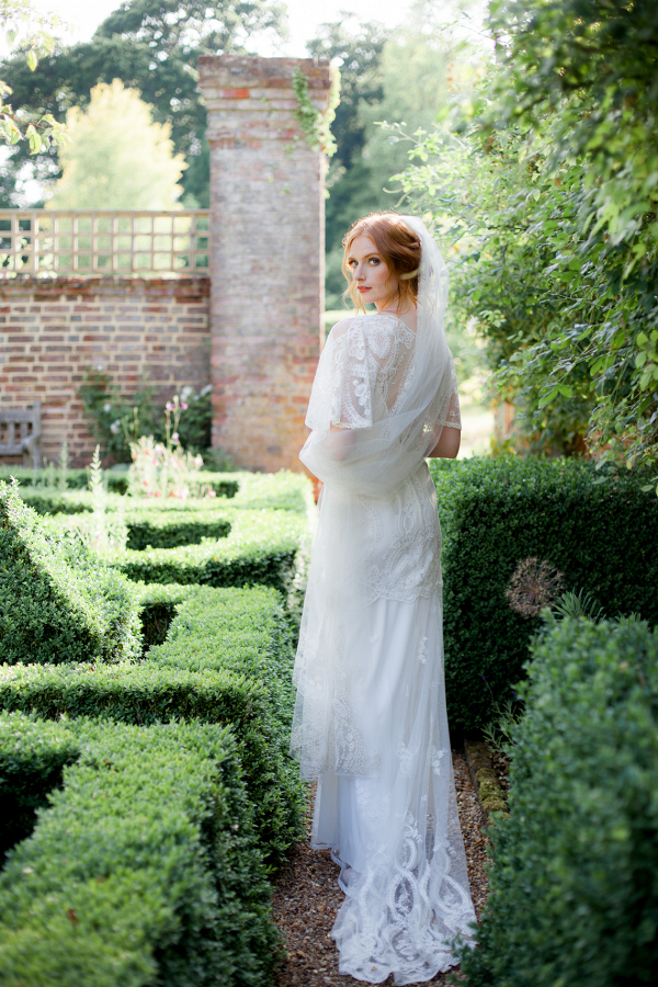 Bridal portrait and look inspired by a Mid Summer Night's Dream set in the stately gardens of bignor Park