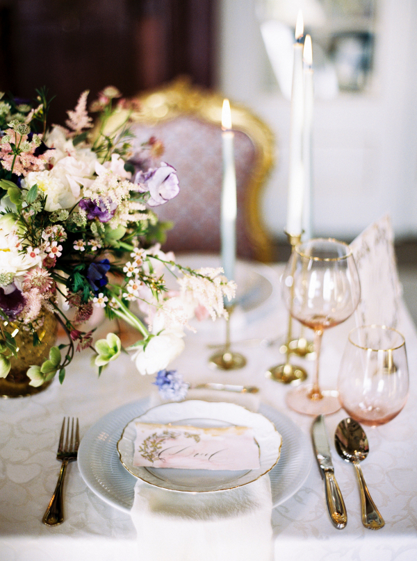 wedding table decor with gold cutlery pink glassware and elegant plates at palace of estoi
