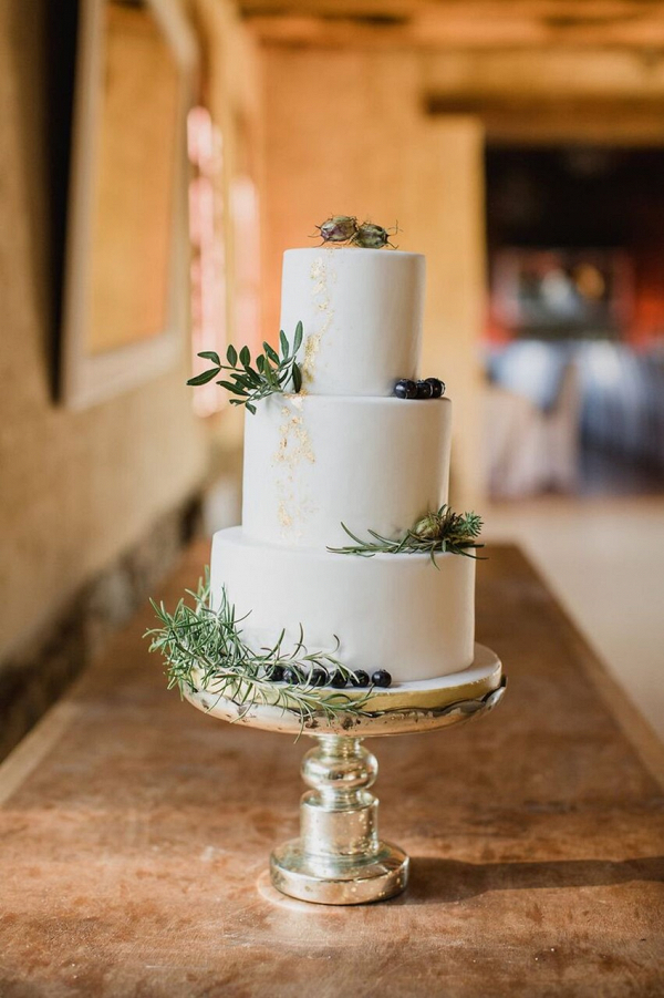 Minimalist wedding cake