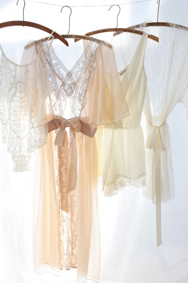 BHLDN 'Leandra' Ivory Lace Bridal Robe