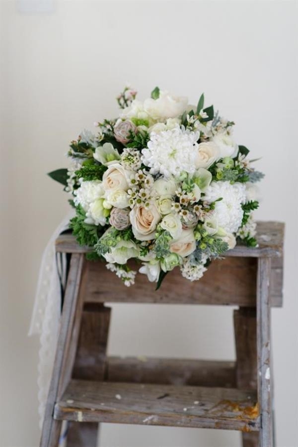 Bouquet Recipe - A Sweet Spring Bridal Bouquet | Photography - Natalie McNally