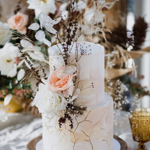 Organic wedding cake with dried flowers