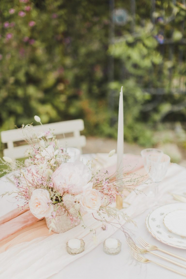 Light pink wedding tablescape