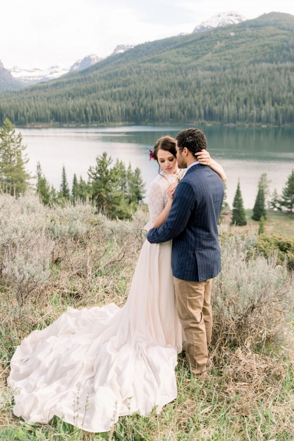 Romantic mountain wedding couple