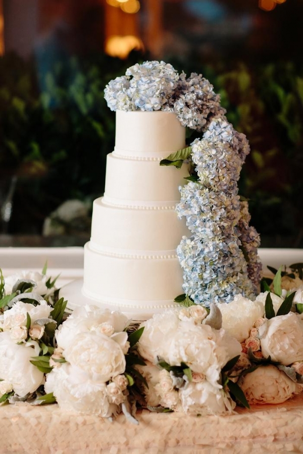 Classic Wedding Cake with Hydrangeas