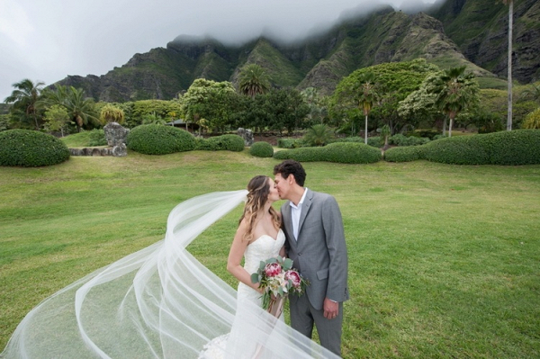 Hawaii bride and groom