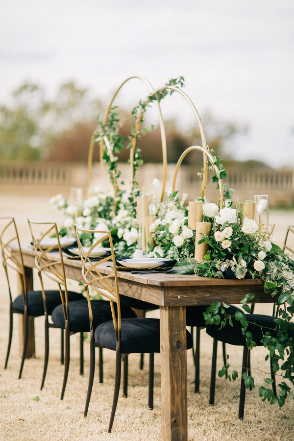 Elegant and modern black and gold wedding table
