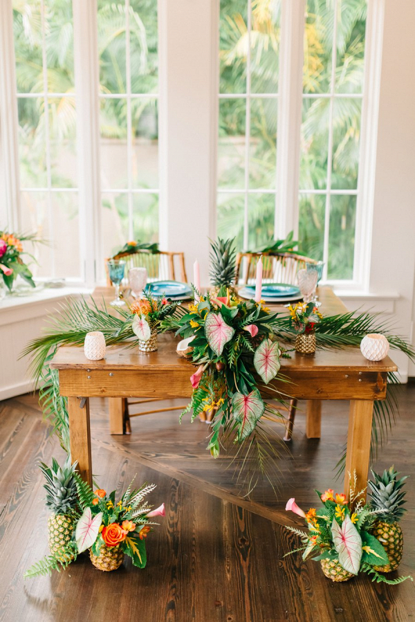 Tropical sweetheart table