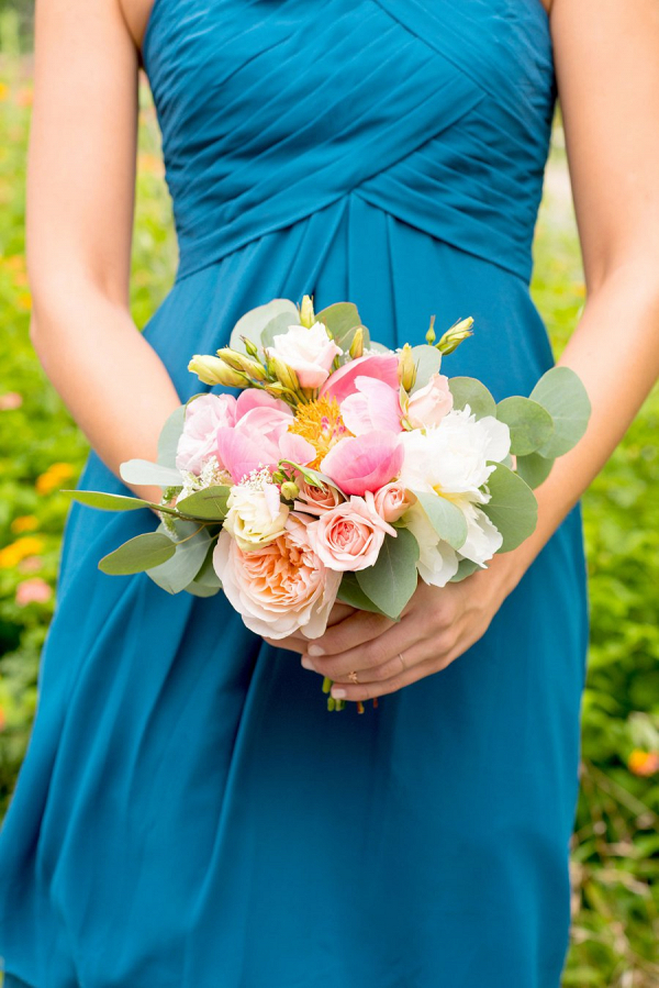 Teal Bridesmaids with peach bouquets