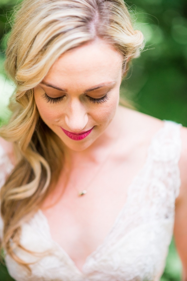 Treehouse Bride In Ivory Lace Gown 