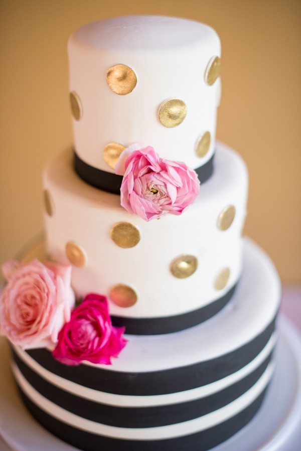 Black, white, and gold wedding cake