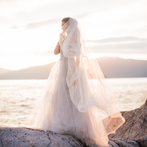 Dreamy And Elegant Bride In Tulle Gown With Cathedral Veil