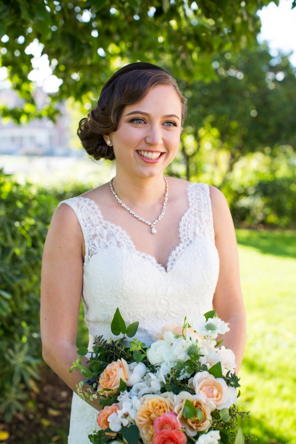 San Francisco bride with orange, peach, and ivory bouquet