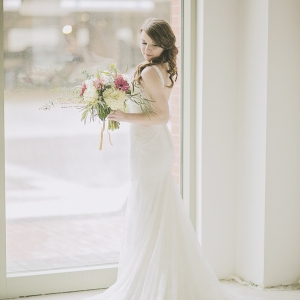 Bride with soft palette bouquet