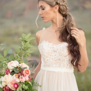 Blush and Marsala bouquet and desert bride