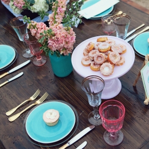 Turquoise plates, mason jars and gold flatware with pink flowers