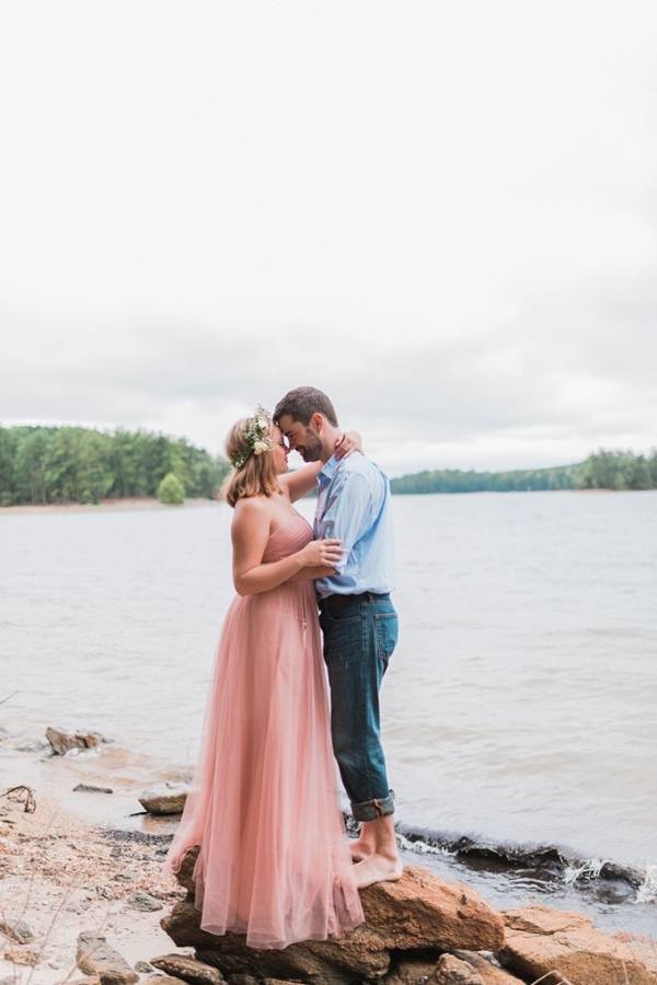 Dreamy lake engagement session on Glamour & Grace