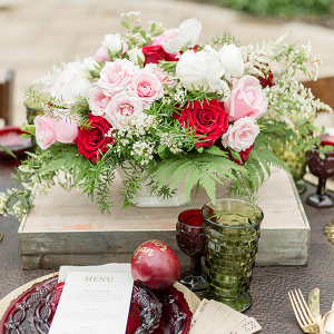 Red and pink fall wedding table