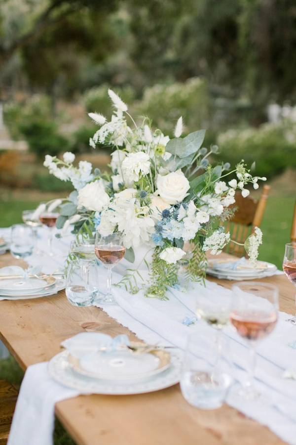 Light blue vintage wedding table