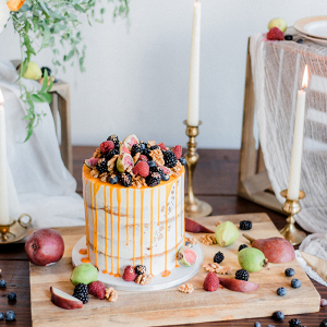 Drip wedding cake with fresh fruit