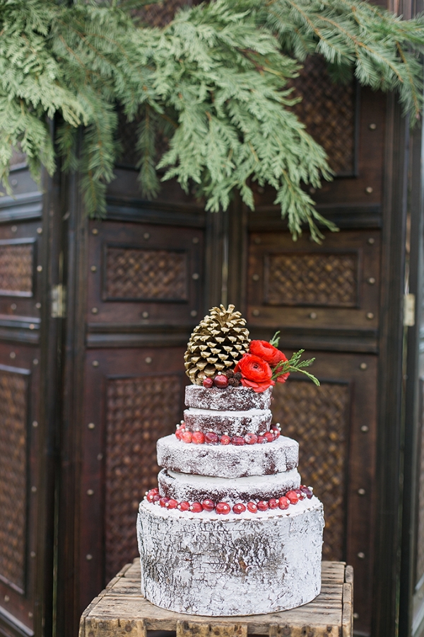 romantic holiday wedding inspiration from Whimsie Photo and Video on Glamour & Grace