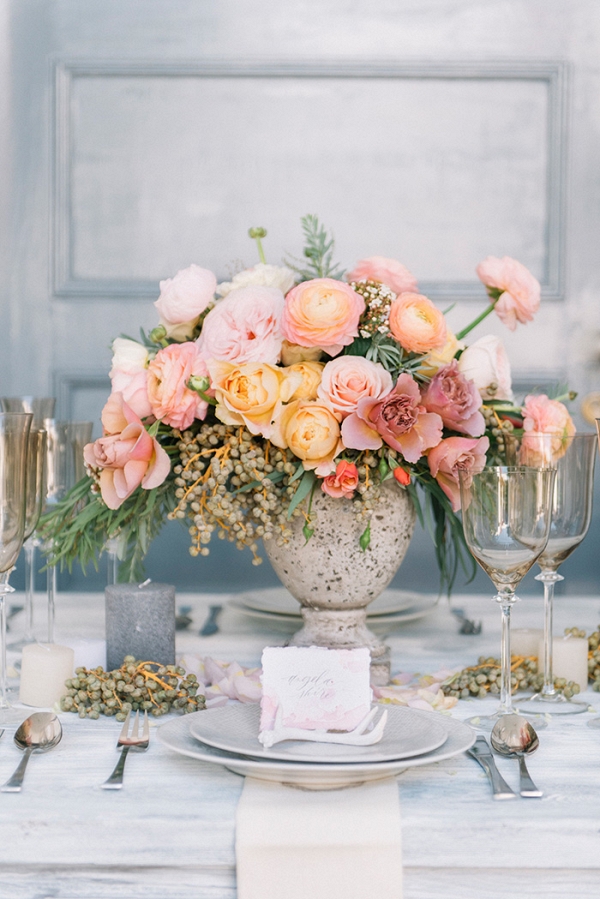 Coral, Peach, and Mauve Centerpiece with Neutral Table Decor
