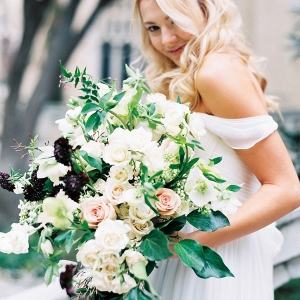 4-bouquets-spring-garden-wedding-sarah-carpenter