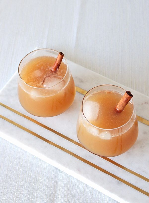 Caramel Apple Cider Cocktails with Whiskey