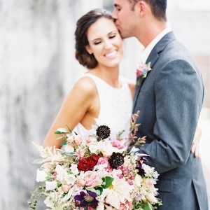 Bridal Kisses and a Lush Botanical Bouquet