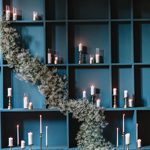 Modern Ceremony Decor with a Floral Garland and Candles