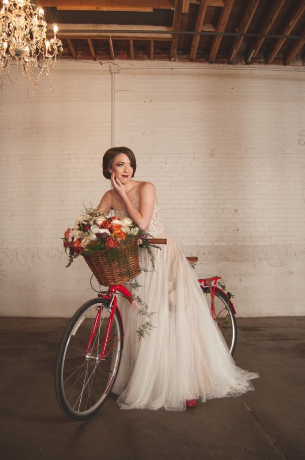 Cherry-Red-Vintage-Bridal-inspiration-bicycle
