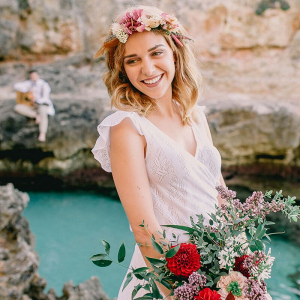 Mallorca-Beach-Boho-Wedding-Inspiration-bride-and-bouquet