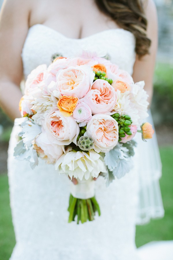 Peachy-Green-Vintage-romantic-wedding-bouquet