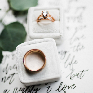Gold rings on Vows in Calligraphy
