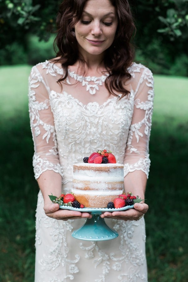 Vintage-Orchard-post-wedding-bride-cake