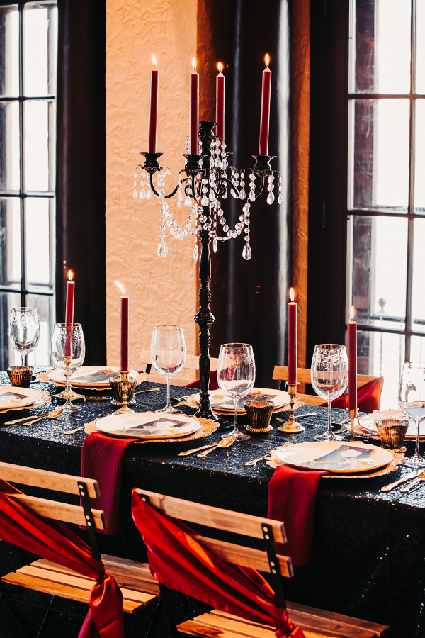 Dramatic black and red wedding table