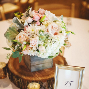 Rustic wedding centerpieces with wood slices