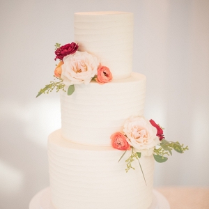mikkel-paige-photography-white-three-tier-wedding-cake