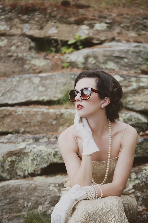 Vintage bridal style with sunglasses