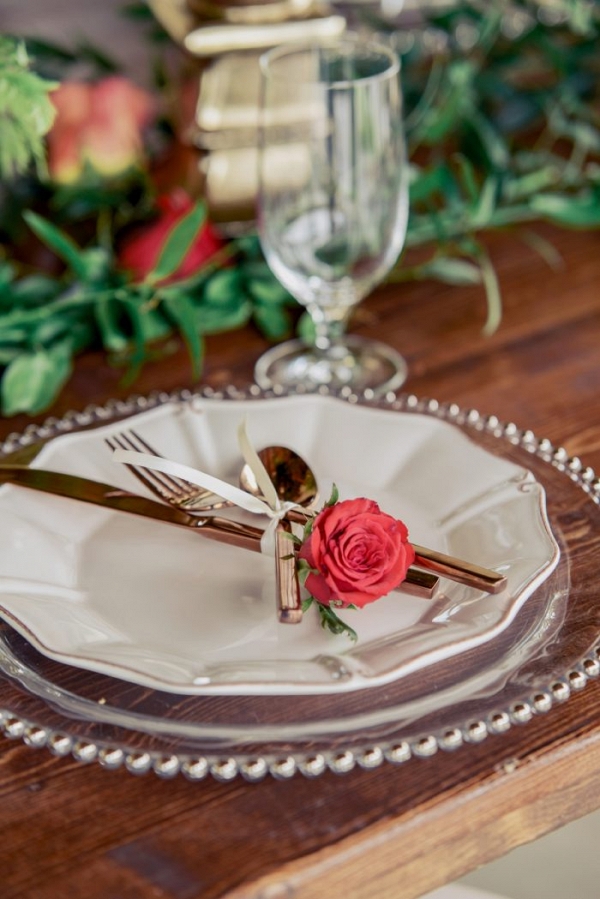 rose place setting with gold dinnerware