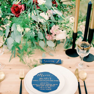 Romantic red and blue wedding tablescape