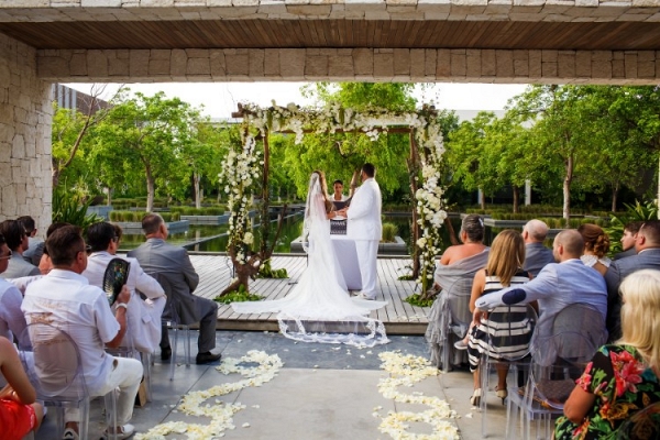 Elegant Cancun wedding ceremony