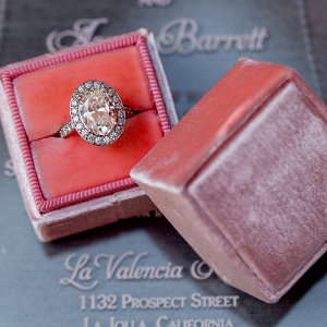 Oval halo diamond engagement ring