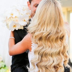 Elegant wavy bridal hairstyle