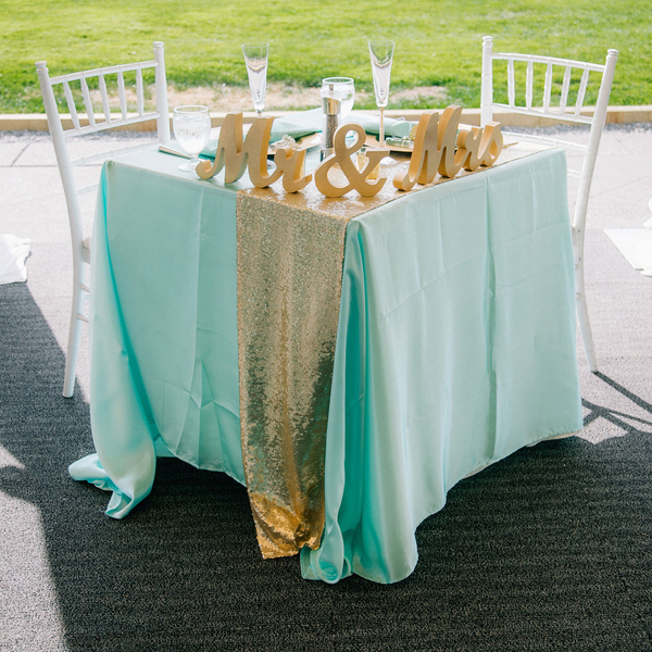 Turquoise and gold sweetheart table
