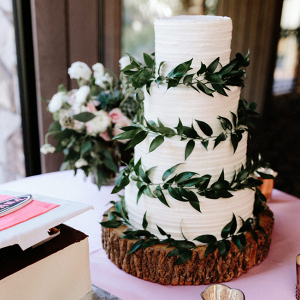 Rustic elegant wedding cake